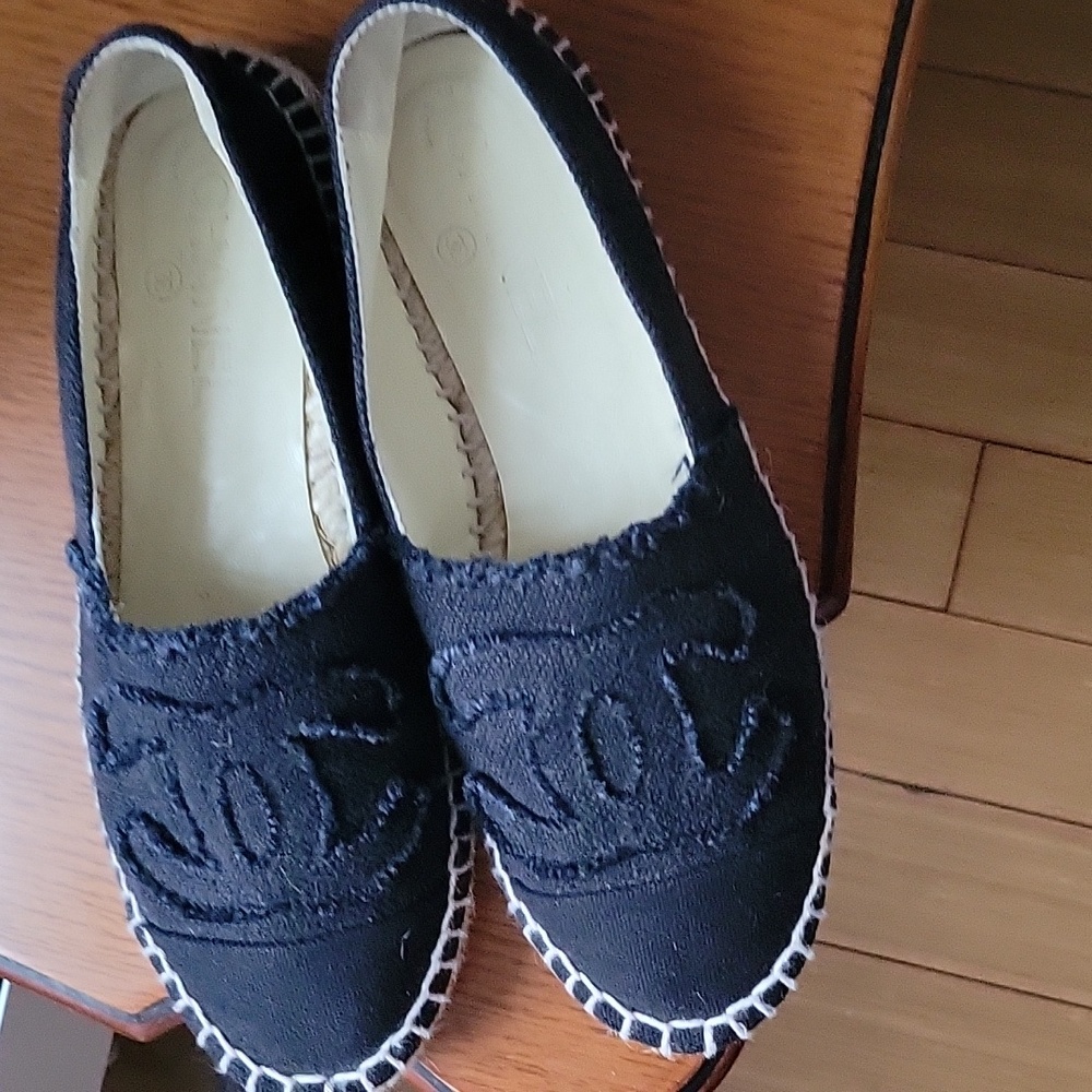 Chanel classic logo shoes size 7 - Picture 4 of 14